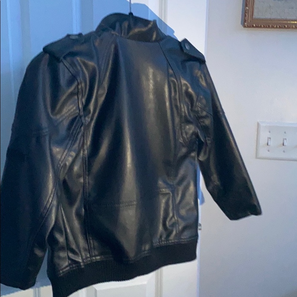 small leather jacket. - Picture 2 of 4